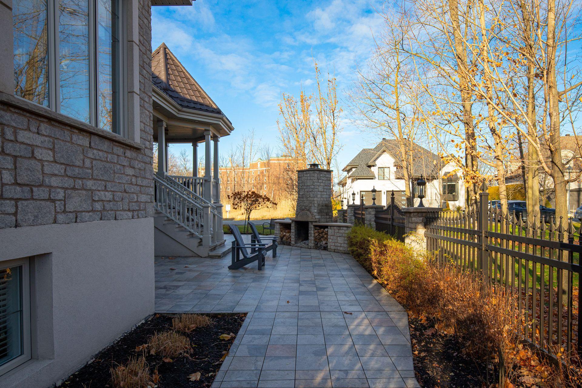 









715


Rue des Séminaristes

,
Saint-Hyacinthe,




QC
J2S9B7


