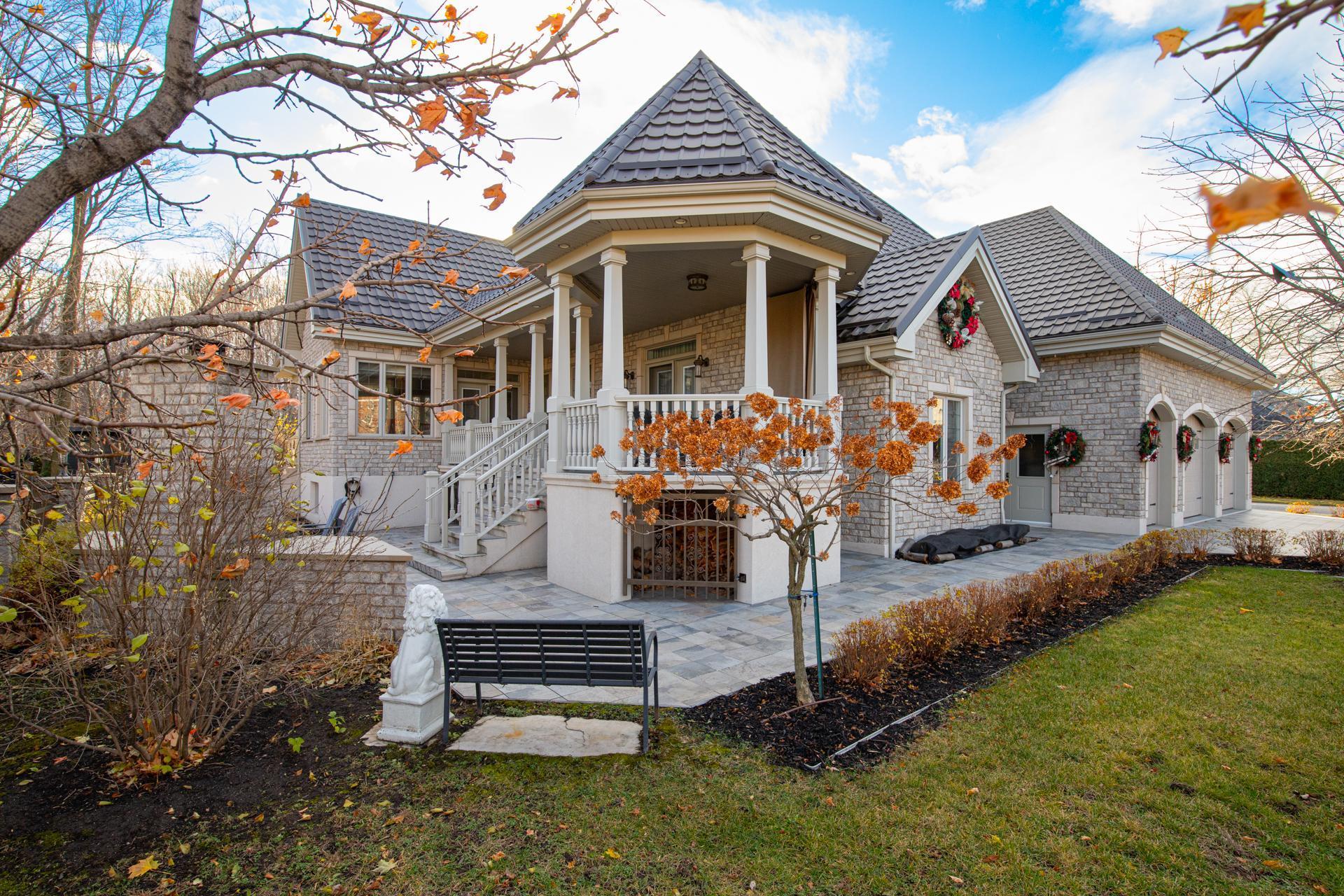 









715


Rue des Séminaristes

,
Saint-Hyacinthe,




QC
J2S9B7

