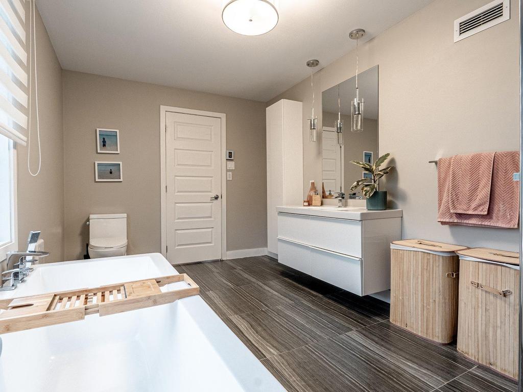 









244


Rue Hélène

,
Stoke,




QC
J0B3G0

