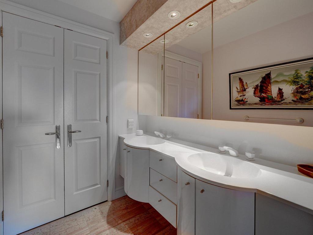 









700


Ch. Marie-Le Ber

, 1400,
Montréal (Verdun/Île-des-Soeurs),




QC
H3E1P2

