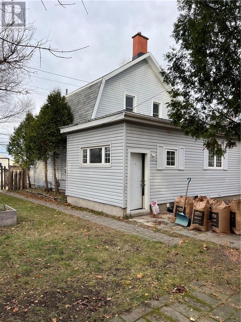 












385 Kathleen Street

,
Sudbury,




Ontario
P3C2M4

