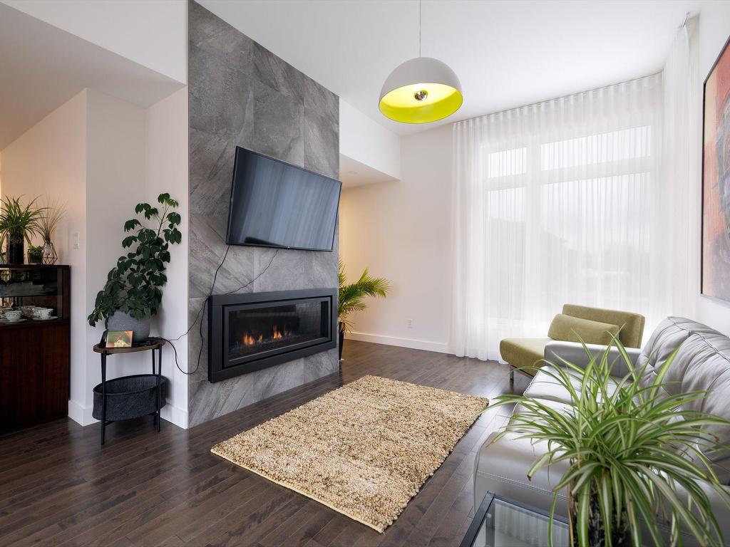 









221


6e Avenue

,
Saint-Zotique,




QC
J0P1Z0

