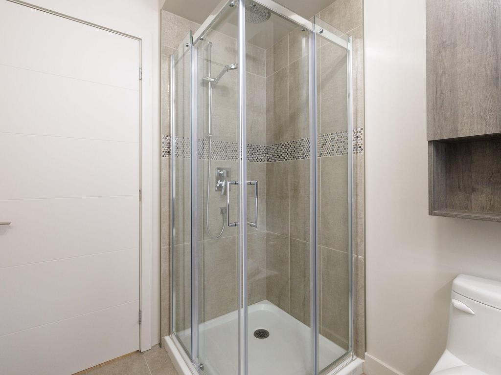 









221


6e Avenue

,
Saint-Zotique,




QC
J0P1Z0

