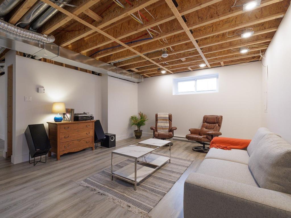 









221


6e Avenue

,
Saint-Zotique,




QC
J0P1Z0

