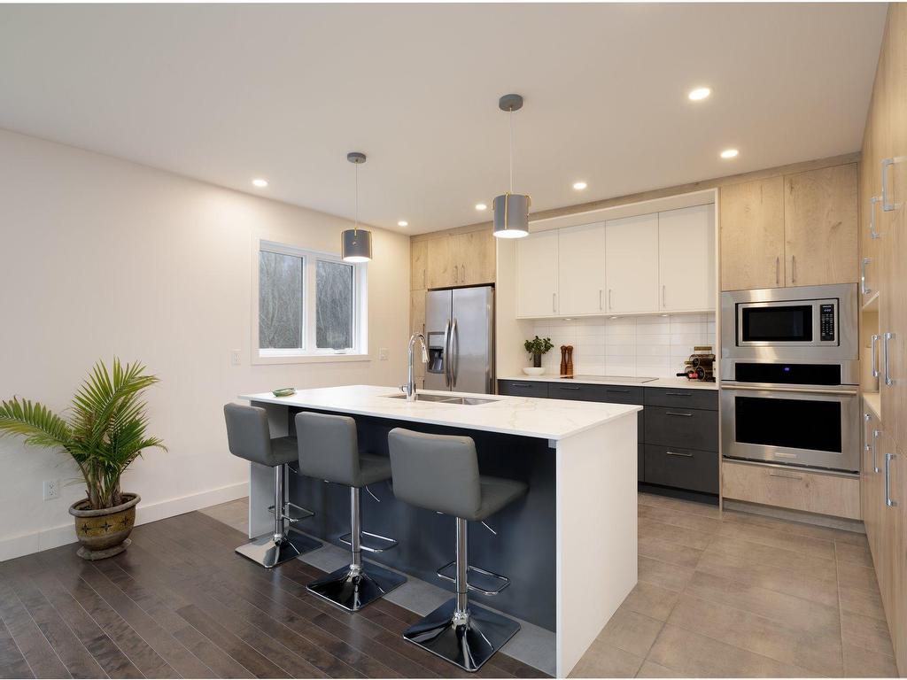 









221


6e Avenue

,
Saint-Zotique,




QC
J0P1Z0

