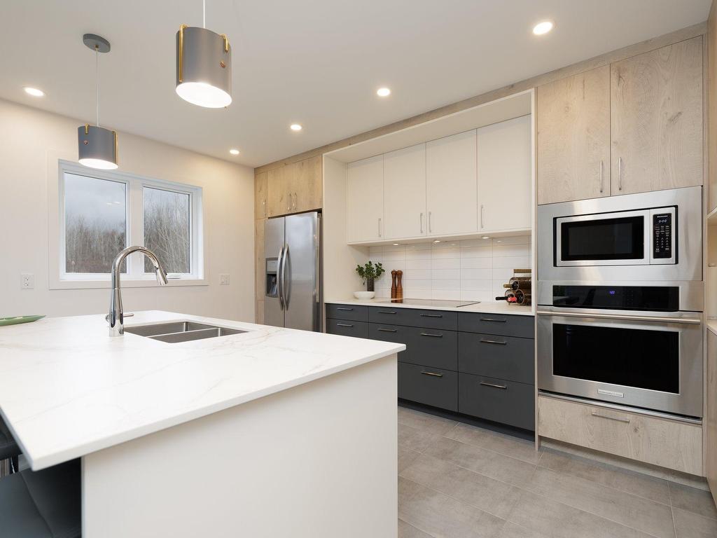 









221


6e Avenue

,
Saint-Zotique,




QC
J0P1Z0


