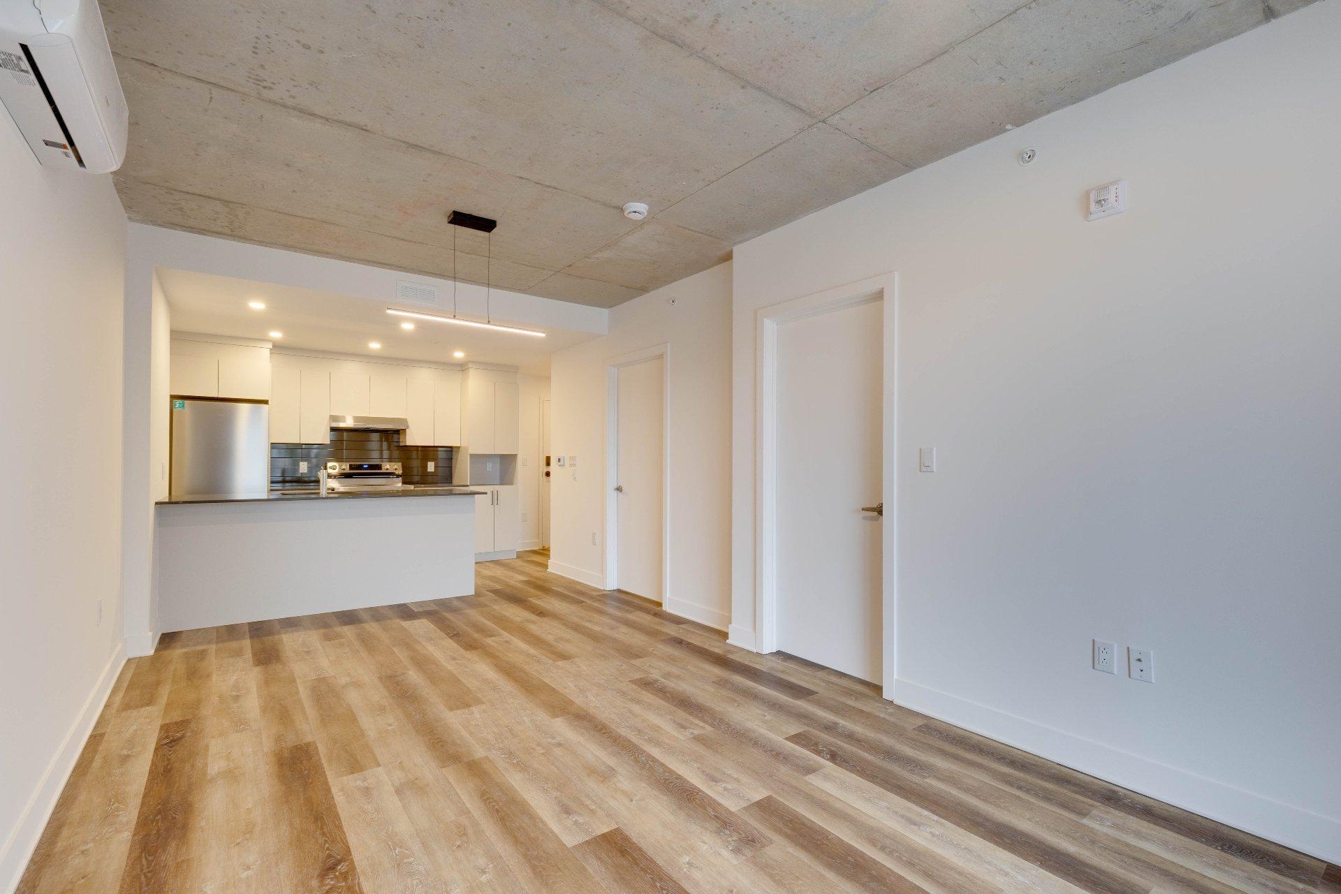 









1640


Boul. de la Côte-Vertu

, 214,
Montréal (Saint-Laurent),




QC
H4L2A2

