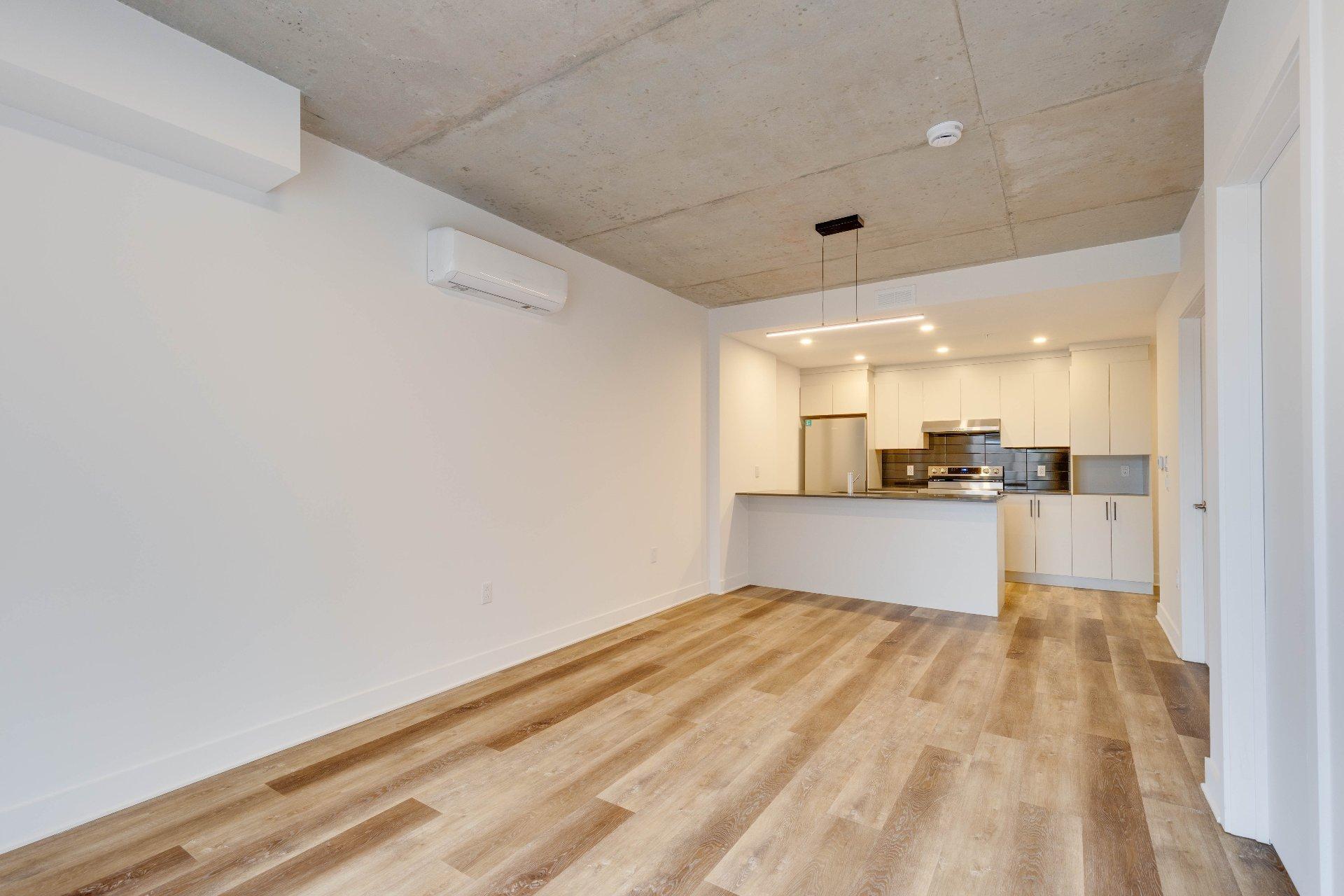 









1640


Boul. de la Côte-Vertu

, 214,
Montréal (Saint-Laurent),




QC
H4L2A2

