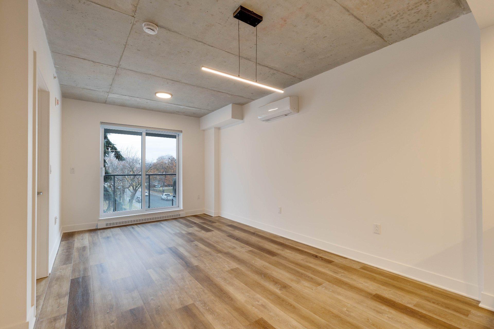 









1640


Boul. de la Côte-Vertu

, 214,
Montréal (Saint-Laurent),




QC
H4L2A2

