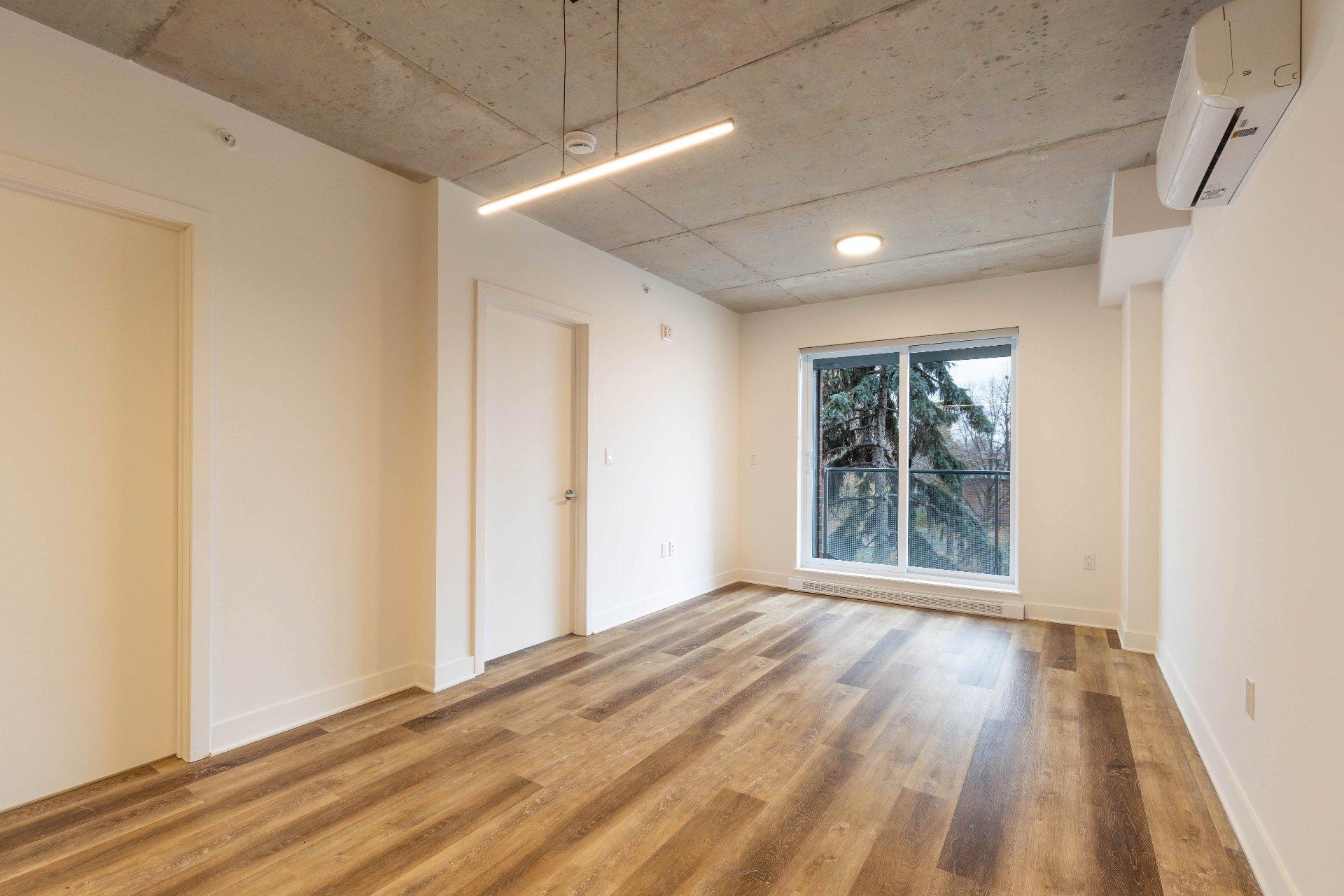 









1640


Boul. de la Côte-Vertu

, 214,
Montréal (Saint-Laurent),




QC
H4L2A2

