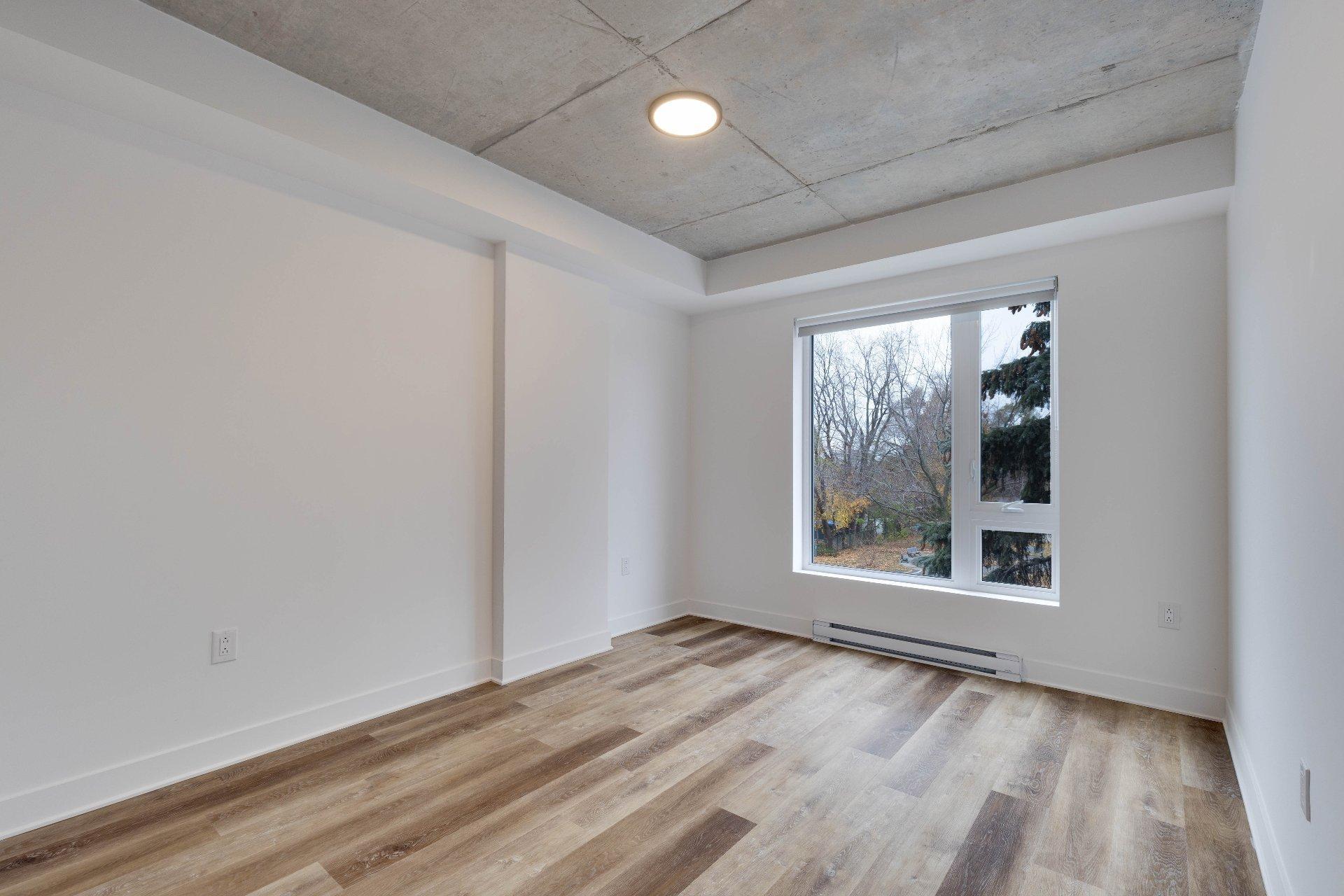









1640


Boul. de la Côte-Vertu

, 214,
Montréal (Saint-Laurent),




QC
H4L2A2

