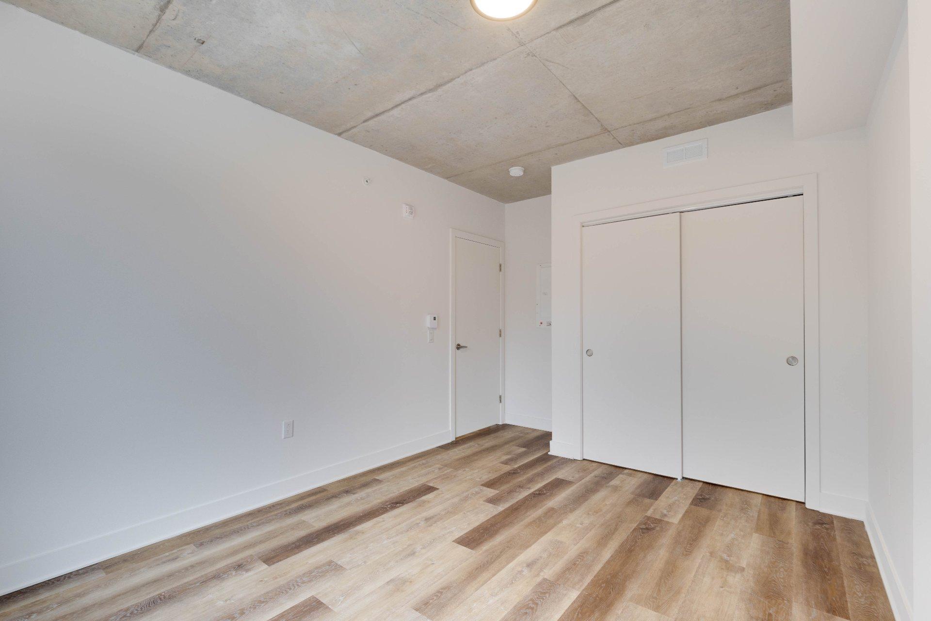 









1640


Boul. de la Côte-Vertu

, 214,
Montréal (Saint-Laurent),




QC
H4L2A2

