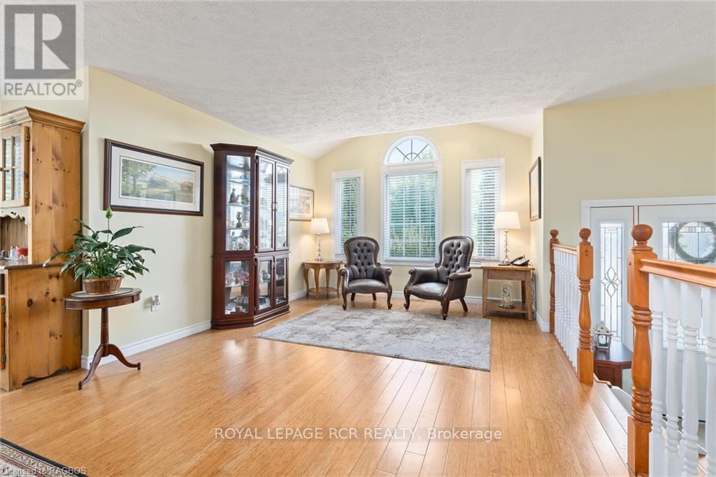 












414 4TH STREET S

,
Hanover,




Ontario
N4N3V1

