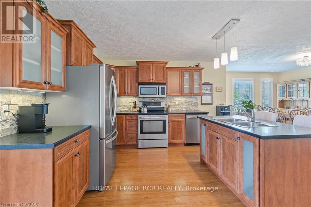 












414 4TH STREET S

,
Hanover,




Ontario
N4N3V1

