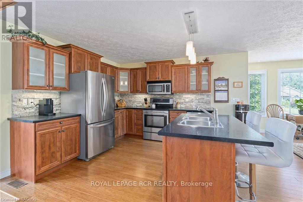 












414 4TH STREET S

,
Hanover,




Ontario
N4N3V1

