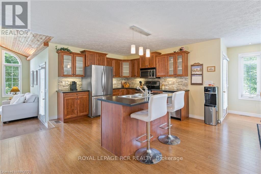 












414 4TH STREET S

,
Hanover,




Ontario
N4N3V1

