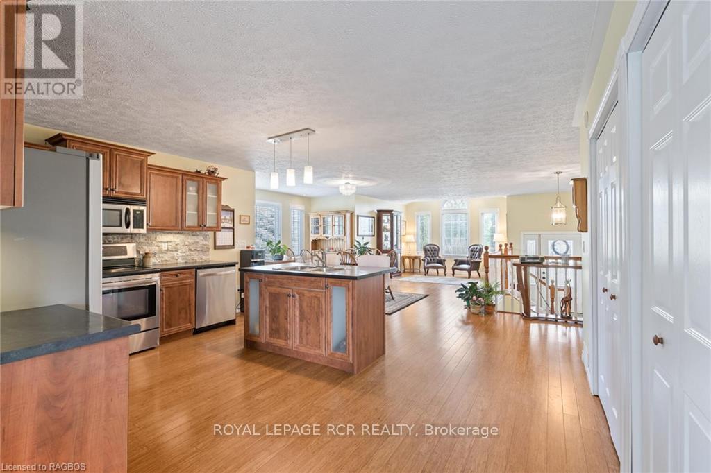 












414 4TH STREET S

,
Hanover,




Ontario
N4N3V1

