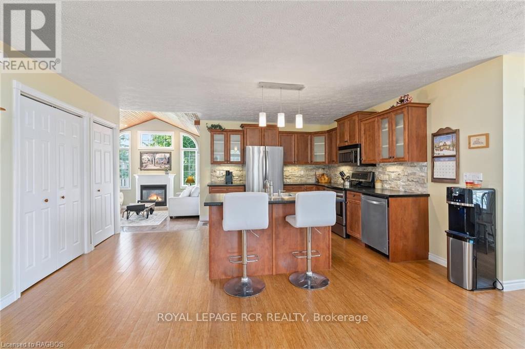 












414 4TH STREET S

,
Hanover,




Ontario
N4N3V1

