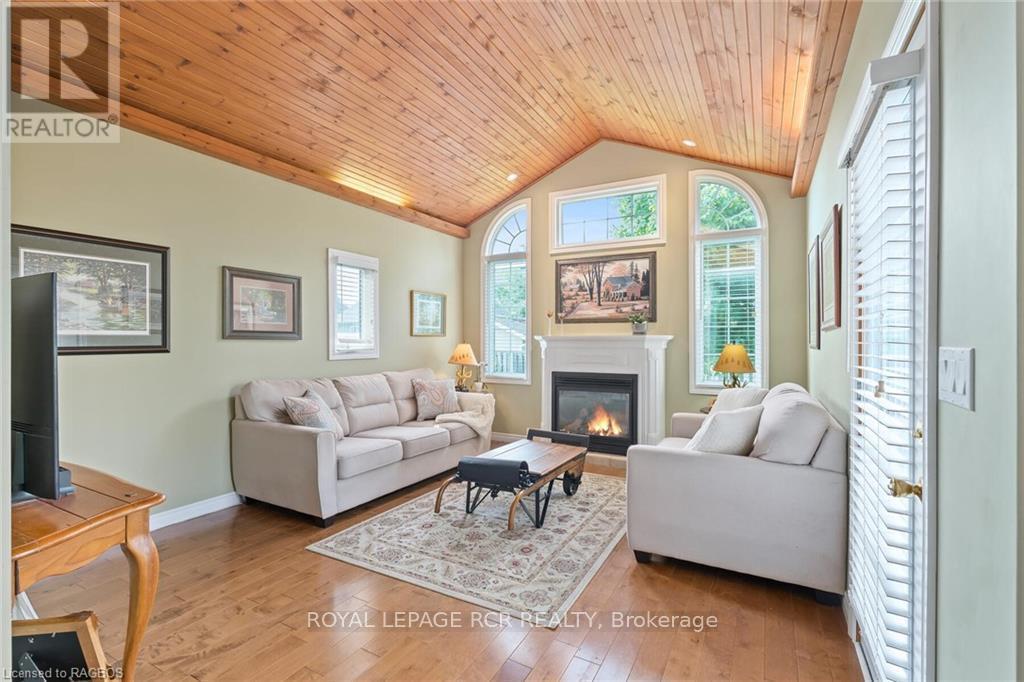 












414 4TH STREET S

,
Hanover,




Ontario
N4N3V1

