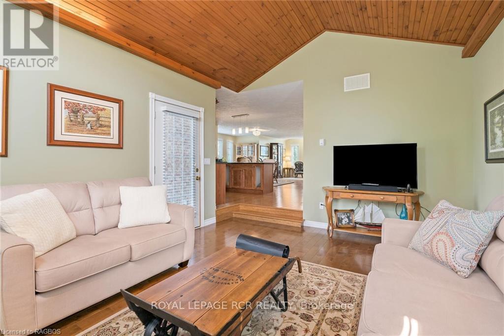 












414 4TH STREET S

,
Hanover,




Ontario
N4N3V1

