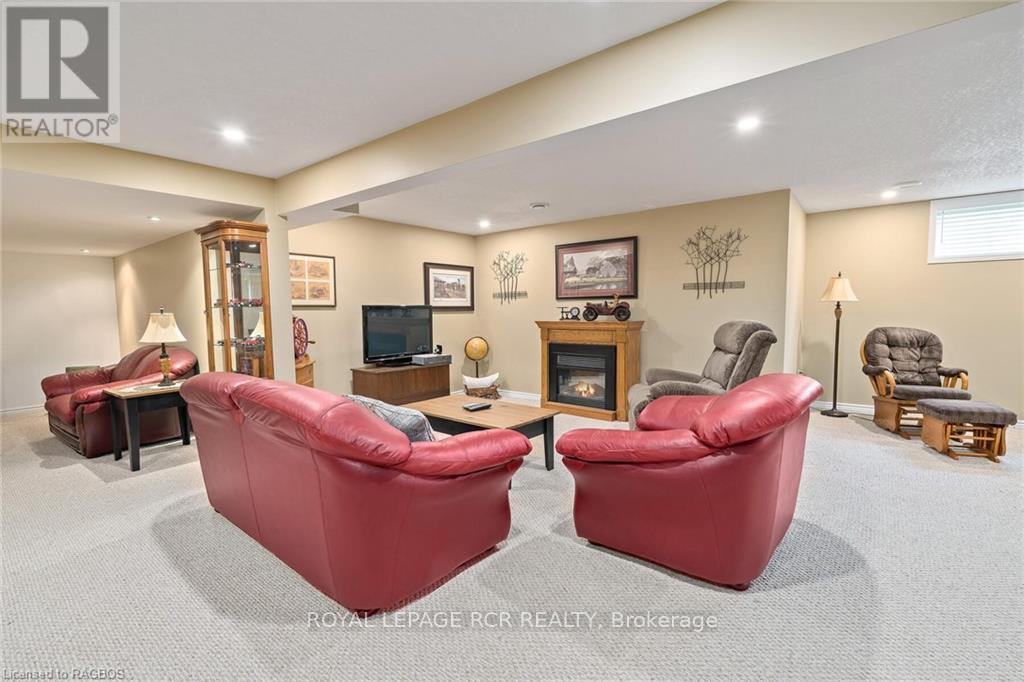 












414 4TH STREET S

,
Hanover,




Ontario
N4N3V1

