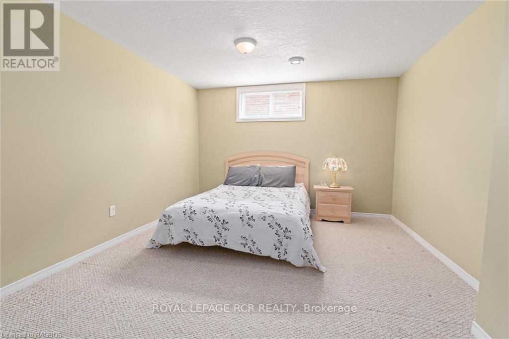 












414 4TH STREET S

,
Hanover,




Ontario
N4N3V1

