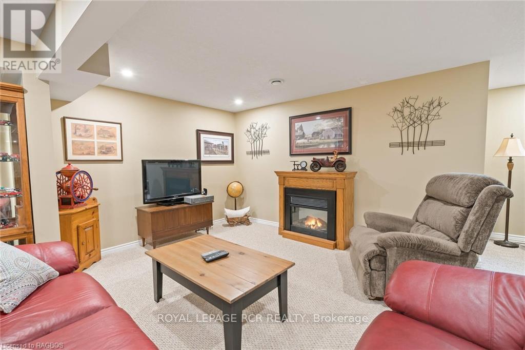 












414 4TH STREET S

,
Hanover,




Ontario
N4N3V1

