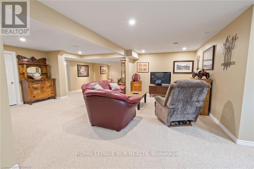 












414 4TH STREET S

,
Hanover,




Ontario
N4N3V1


