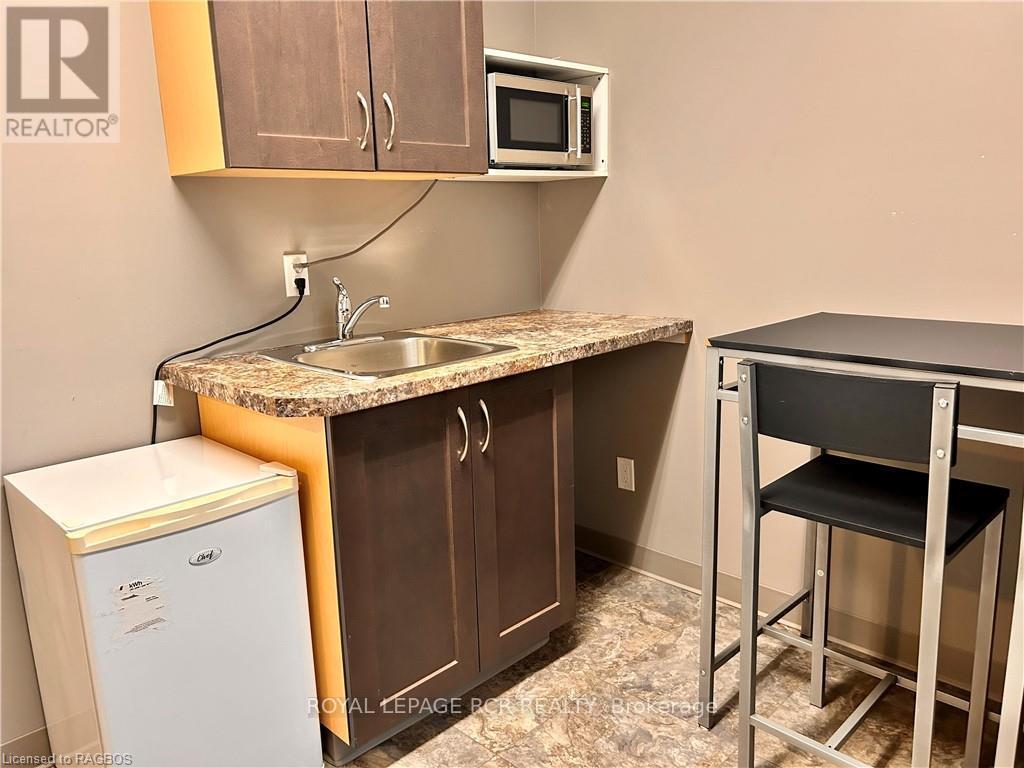 












11 DURHAM STREET E

,
Brockton,




Ontario
N0G2V0

