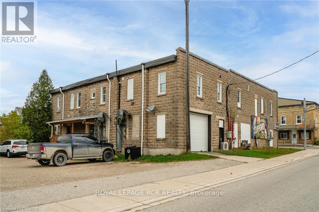 












3 ELORA STREET

,
Minto (Clifford),




Ontario
N0G1M0

