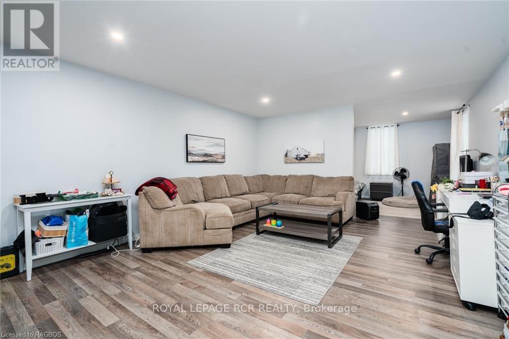 












3 ELORA STREET

,
Minto,




Ontario
N0G1M0


