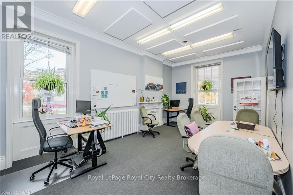 












25 WATERLOO AVENUE

,
Guelph (Downtown),




Ontario
N1H3H4

