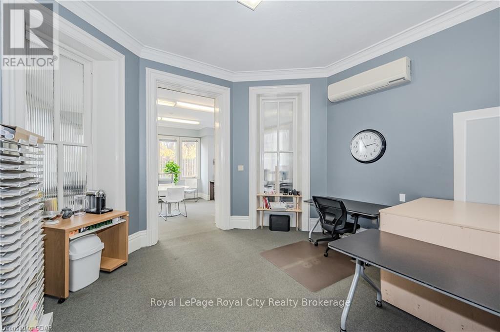 












25 WATERLOO AVENUE

,
Guelph (Downtown),




Ontario
N1H3H4

