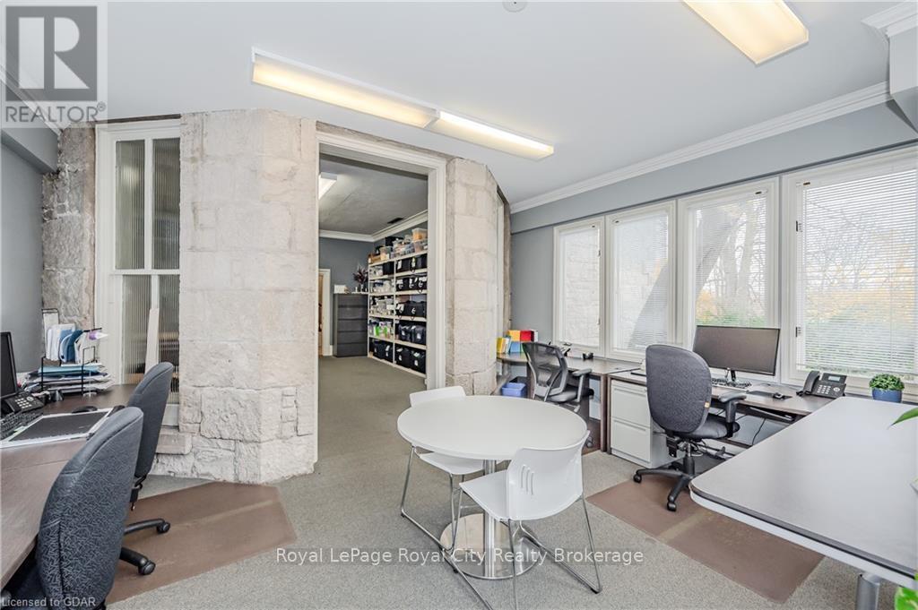 












25 WATERLOO AVENUE

,
Guelph (Downtown),




Ontario
N1H3H4

