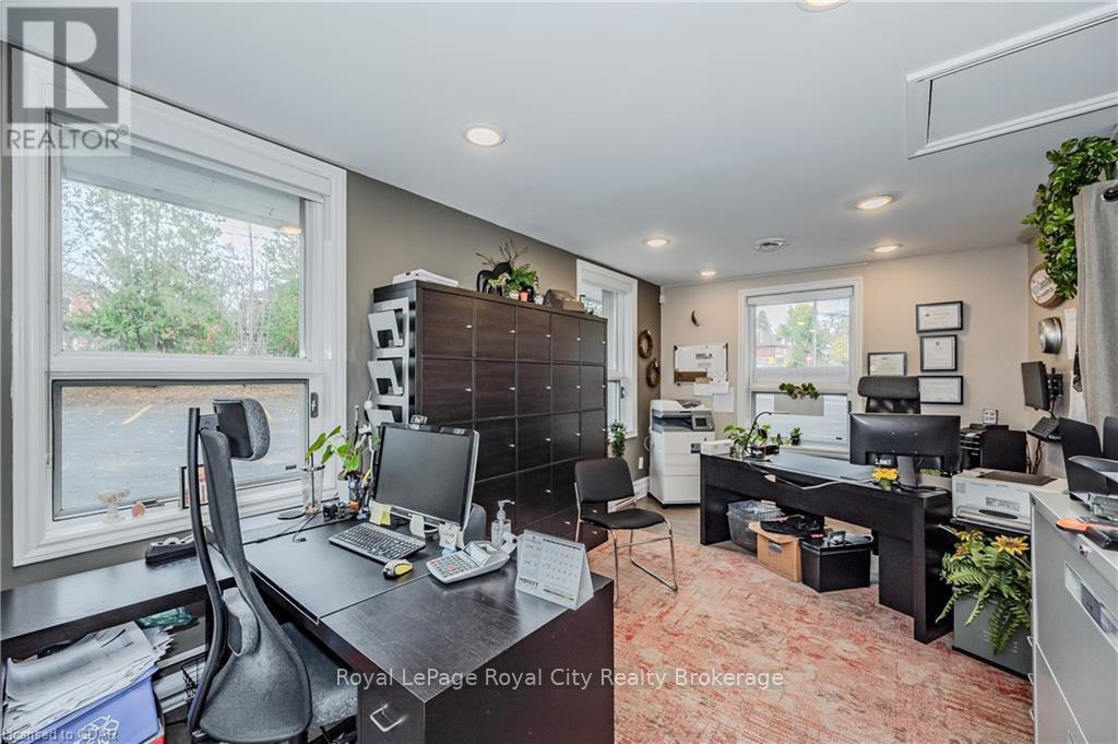 












25 WATERLOO AVENUE

,
Guelph (Downtown),




Ontario
N1H3H4

