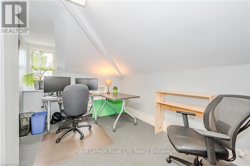 












25 WATERLOO AVENUE

,
Guelph (Downtown),




Ontario
N1H3H4

