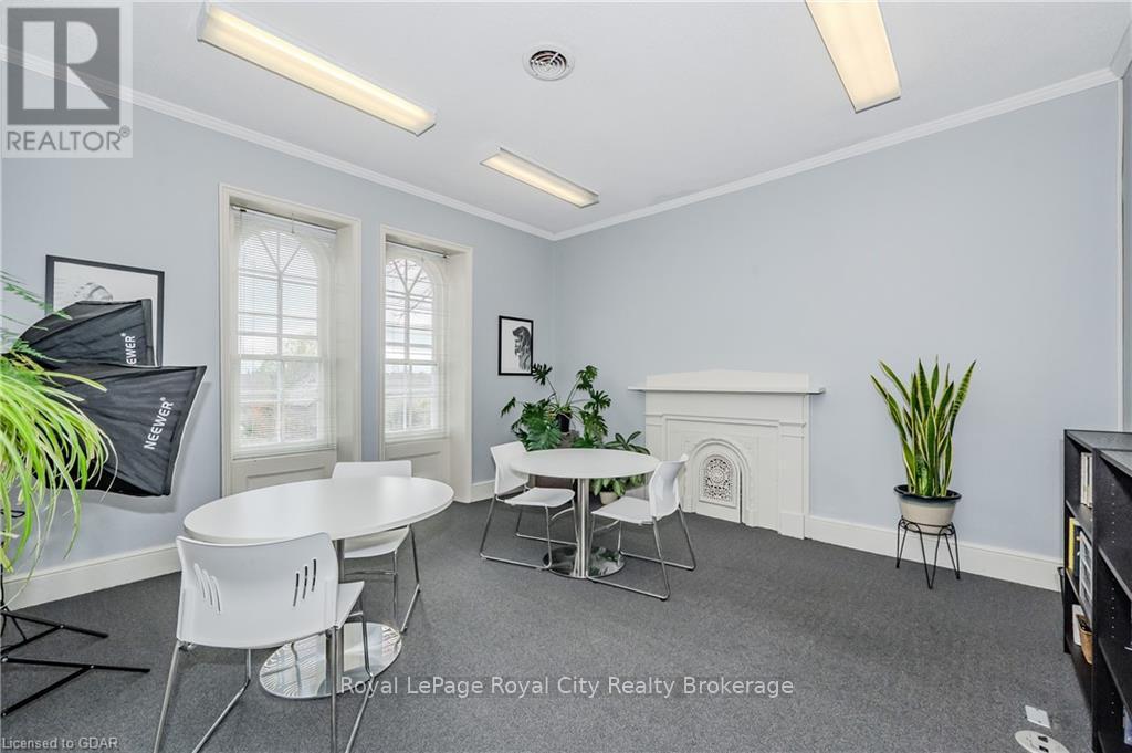 












25 WATERLOO AVENUE

,
Guelph (Downtown),




Ontario
N1H3H4

