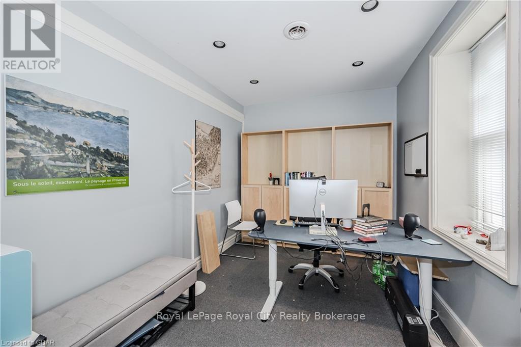 












25 WATERLOO AVENUE

,
Guelph (Downtown),




Ontario
N1H3H4

