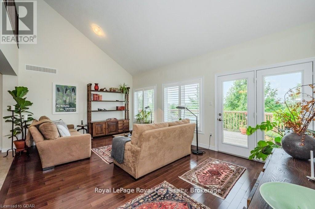 












28 - 19 SIMMONDS DRIVE

,
Guelph (Victoria North),




Ontario
N1E0H4

