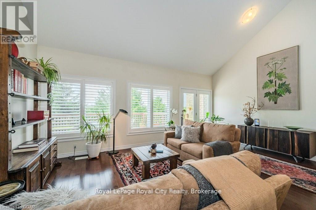 












28 - 19 SIMMONDS DRIVE

,
Guelph (Victoria North),




Ontario
N1E0H4


