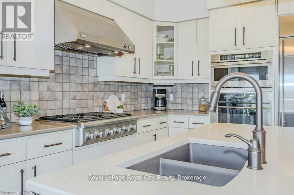 












28 - 19 SIMMONDS DRIVE

,
Guelph (Victoria North),




Ontario
N1E0H4

