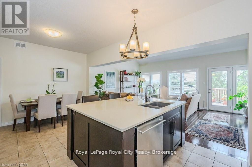 












28 - 19 SIMMONDS DRIVE

,
Guelph (Victoria North),




Ontario
N1E0H4

