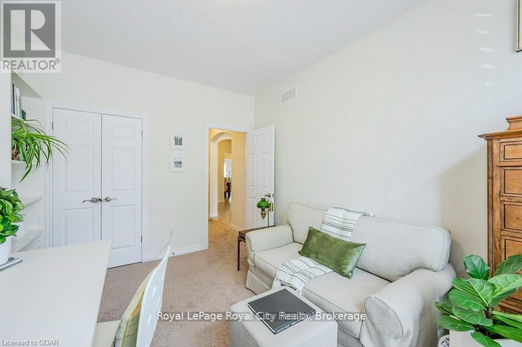 












28 - 19 SIMMONDS DRIVE

,
Guelph (Victoria North),




Ontario
N1E0H4

