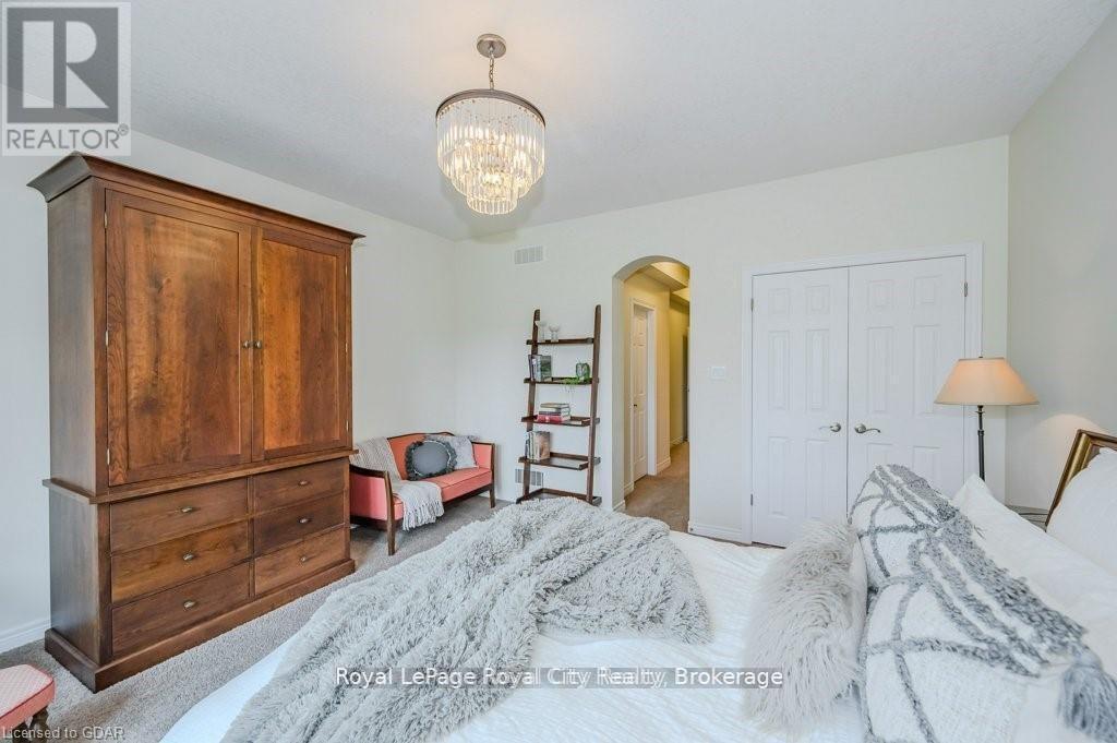 












28 - 19 SIMMONDS DRIVE

,
Guelph (Victoria North),




Ontario
N1E0H4

