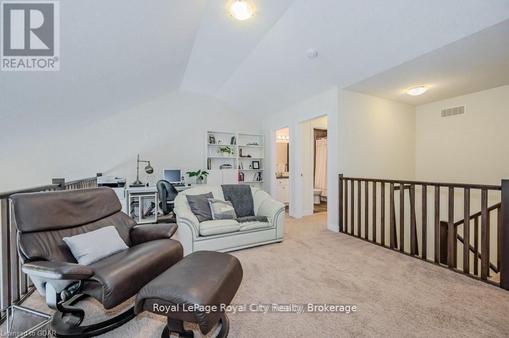 












28 - 19 SIMMONDS DRIVE

,
Guelph (Victoria North),




Ontario
N1E0H4

