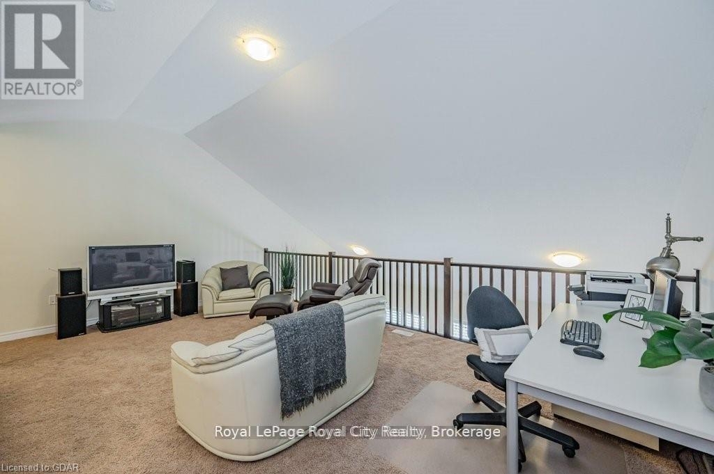 












28 - 19 SIMMONDS DRIVE

,
Guelph (Victoria North),




Ontario
N1E0H4

