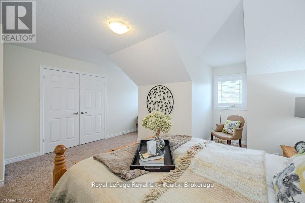 












28 - 19 SIMMONDS DRIVE

,
Guelph (Victoria North),




Ontario
N1E0H4

