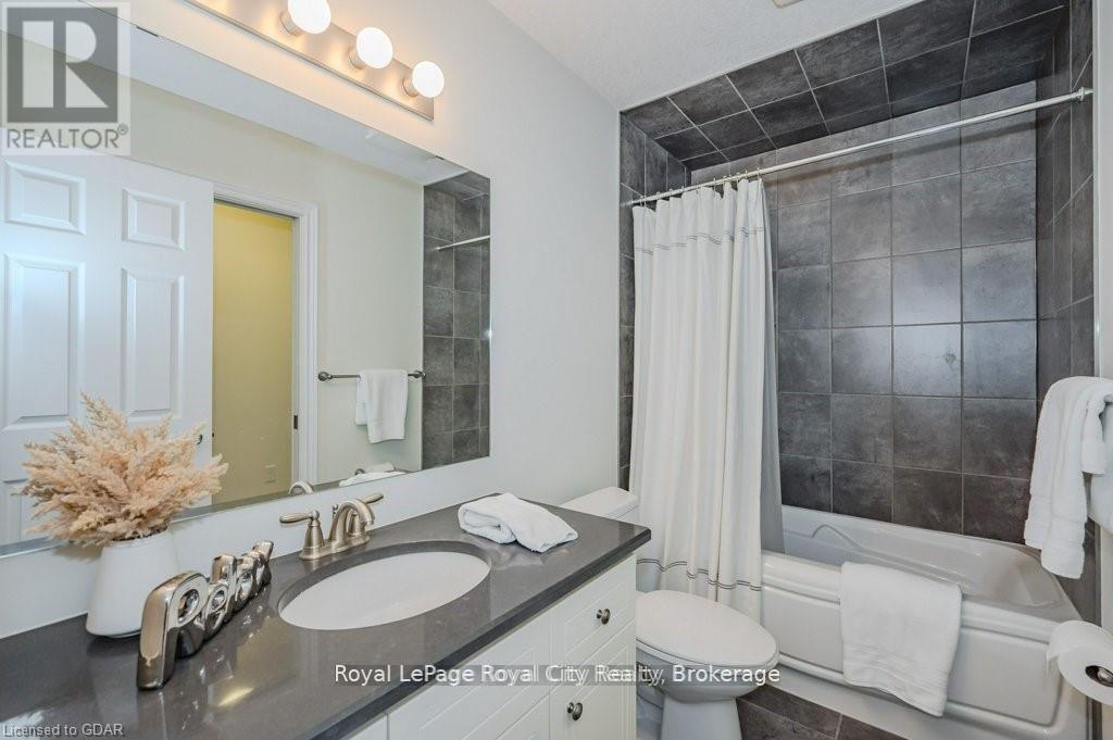 












28 - 19 SIMMONDS DRIVE

,
Guelph (Victoria North),




Ontario
N1E0H4


