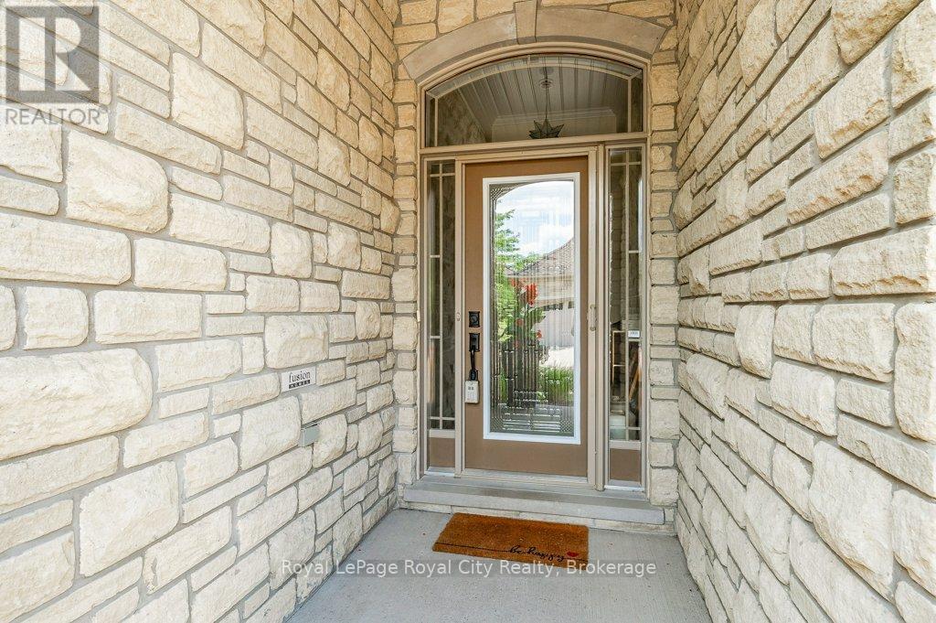 












28 - 19 SIMMONDS DRIVE

,
Guelph (Victoria North),




Ontario
N1E0H4


