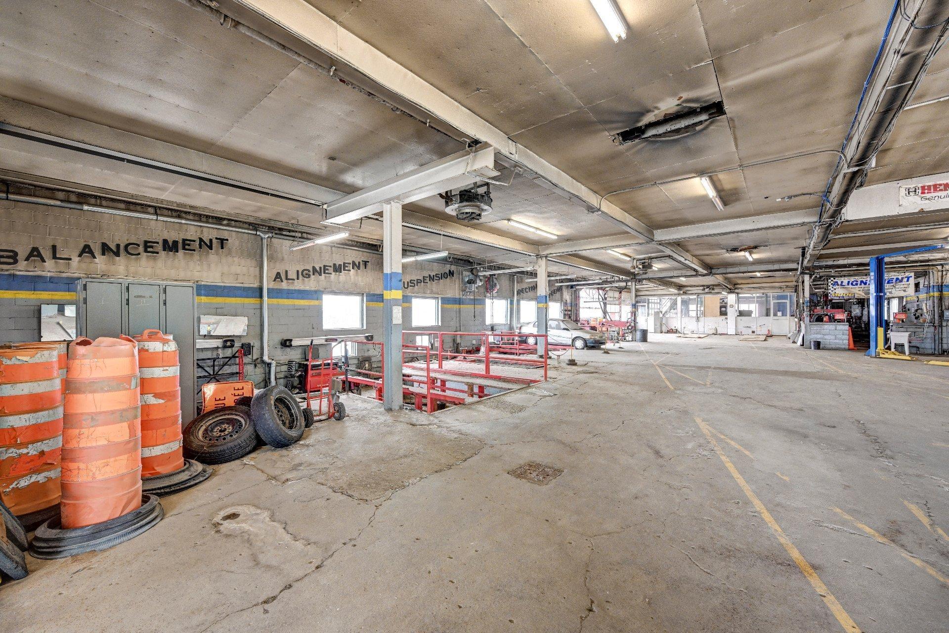









547

 - 553


Boul. des Laurentides

,
Saint-Jérôme,




QC
J7Z4M4

